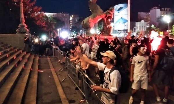 Sırbistan'daki hükümet karşıtı protestoların dördüncü günü olaylı geçti
