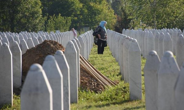Srebrenitsa Soykırımı'nın 9 kurbanı daha toprağa verildi