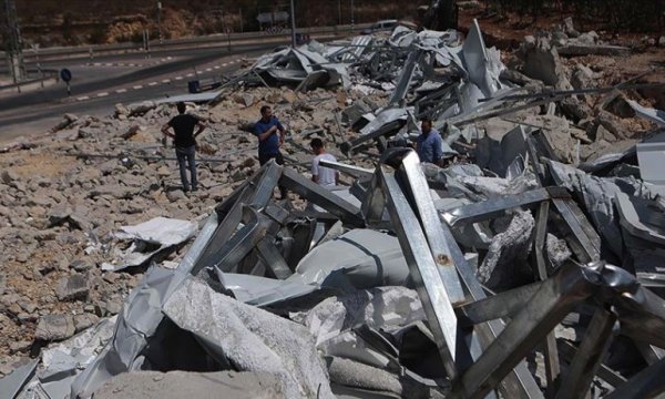 Siyonist İsrail askerleri Filistin'de karantina merkezini de yıktı