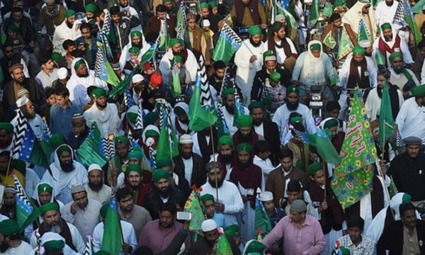 Binlerce Pakistanlı İsrail-BAE anlaşmasını protesto etti