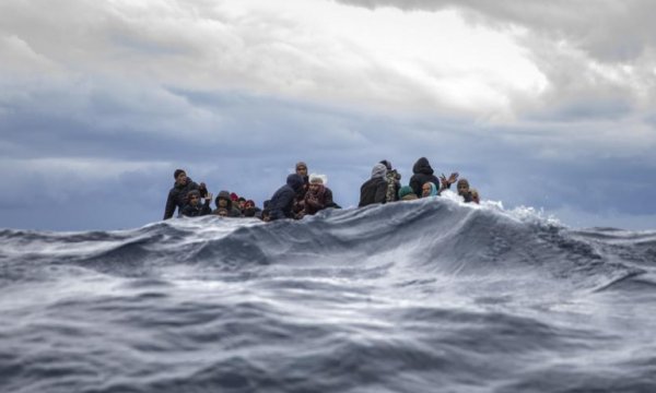 Libya açıklarında göçmen teknesi battı: En az 45 ölü