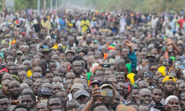 Mali'de binlerce kişi muhalefetin çağrısıyla meydanları doldurdu