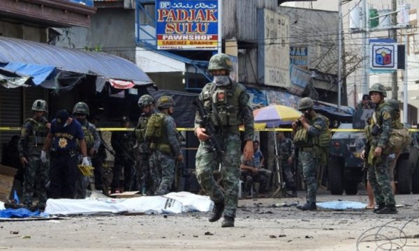 Filipinler'de art arda patlamalar: 10  ölü
