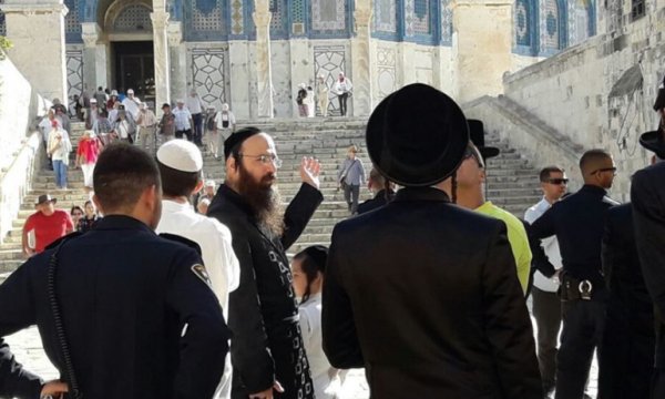 Siyonist çeteler Mescid-i Aksa'da terör estiriyor