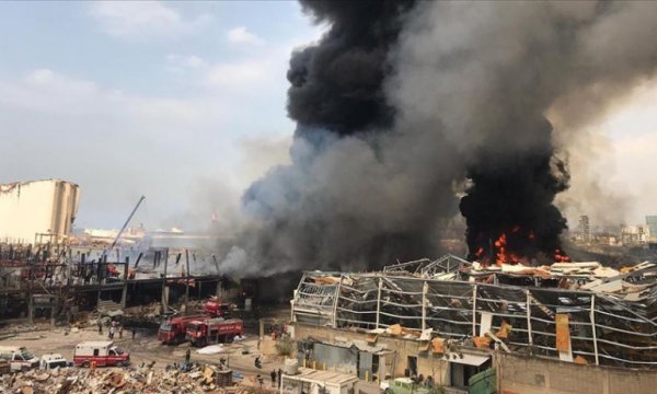 Beyrut Limanı'ndaki hangarda büyük yangın 