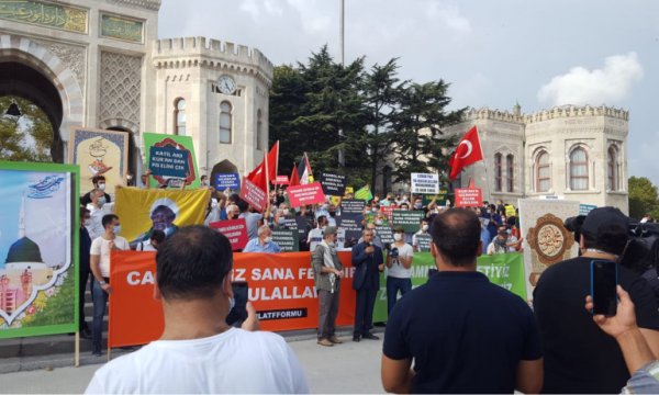 İstanbul'da Kur’an-ı Kerim ve Peygamberimize yapılan hakaret protesto edildi