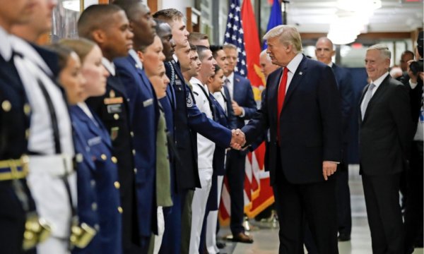 Trump: Pentagon'un başındakiler beni sevmiyordur, onlar savaştan başka bir şey istemiyor