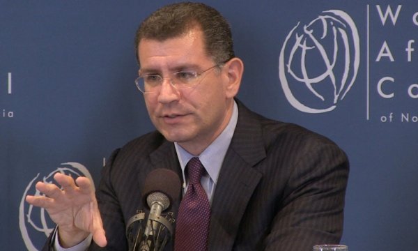 Eski CIA ajanı, İran'a daha fazla baskı isteyen sinsi planı yazdı 