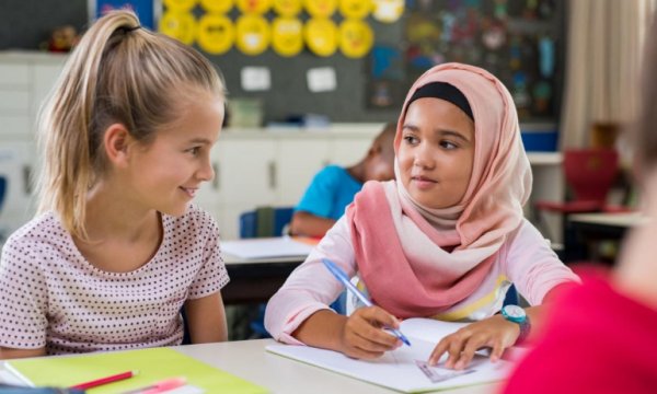  Fransa’da milletvekilinden 18 yaşından küçüklere başörtüsü yasağı önerisi