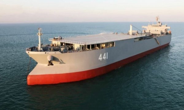 İran, tarihinin en büyük savaş gemisini tanıttı