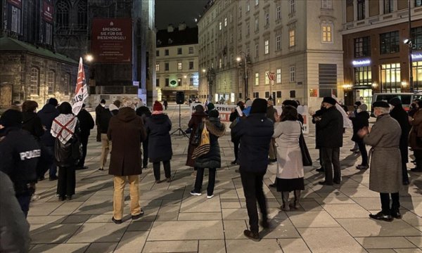 Avusturya’da Müslümanların haklarını kısıtlayacağı düşünülen yasa tasarısına protesto