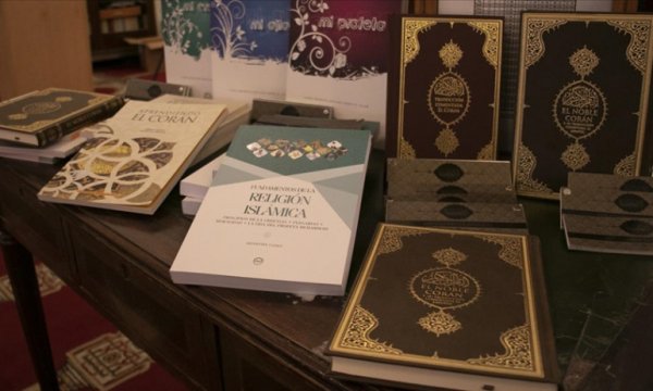 Diyanet'ten Arjantin'deki Müslümanların İslam'ı öğrenmeleri için İspanyolca kitap desteği