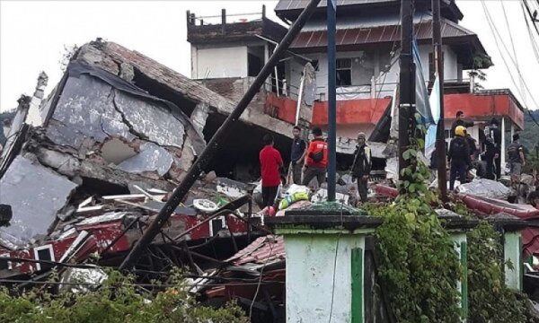 Endonezya'daki depremde can kaybı artıyor