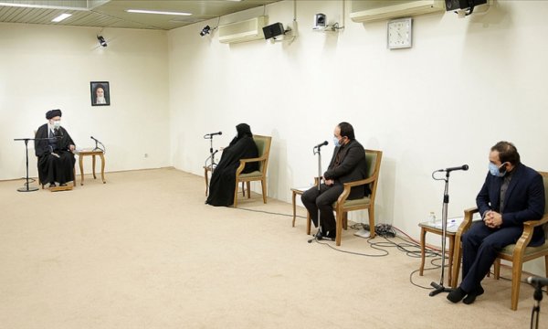 İslam Devrimi Lideri, Şehit Fahrizade'nin ailesiyle görüştü
