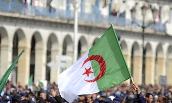 Macron'un açıklamaları Cezayir-Fransa hattında gerilimi yükseltti