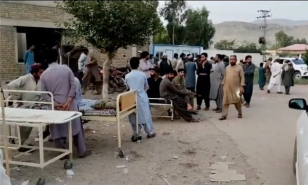 Pakistan'ı 5,9'luk deprem vurdu: 20 ölü
