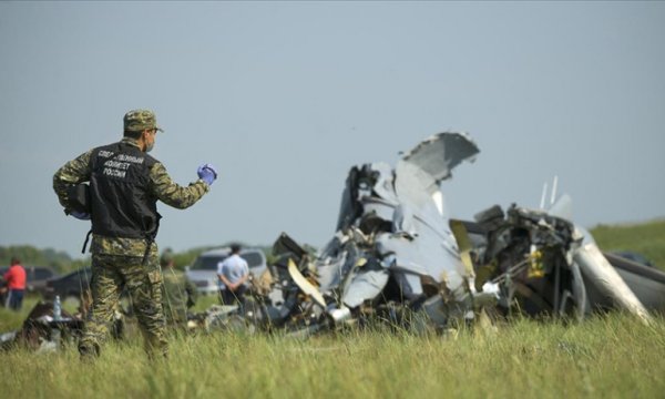 Tataristan'da paraşütçü taşıyan uçağın düşmesi sonucu 16 kişi hayatını kaybetti