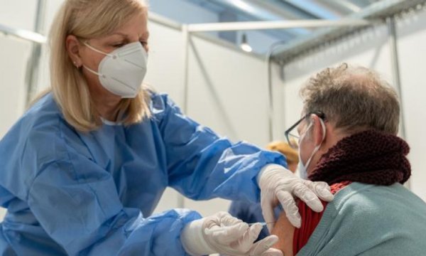Almanya'da yetişkinlerin yüzde 75,9'u aşılandı