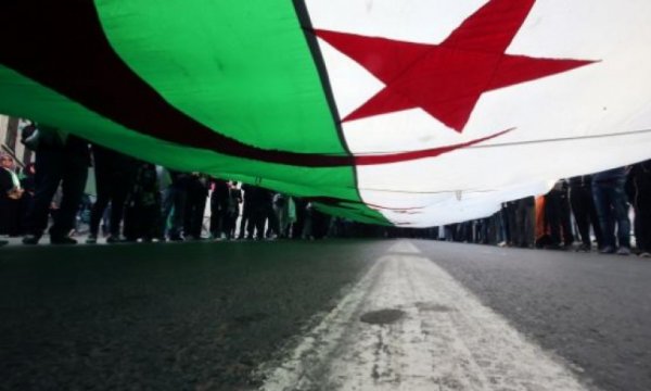 Cezayir'den Mali'deki askerleri finanse ettiği iddialarına cevap