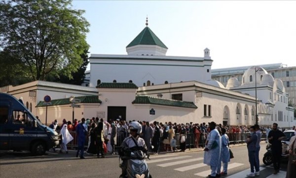 Fransa cami kapatmaya devam ediyor