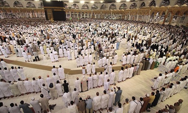 Mescid-i Haram'da bir buçuk yıl aradan sonra ilk kez aralıksız saf tutuldu