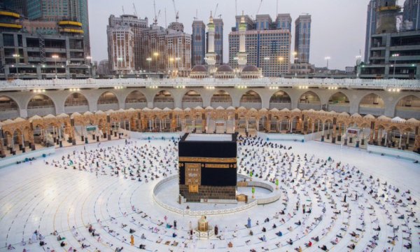 Suudi Arabistan’da Mescid-i Haram ve Mescid-i Nebevi kararı
