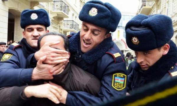 Azerbaycan'da din alimlerine yönelik baskılar arttı