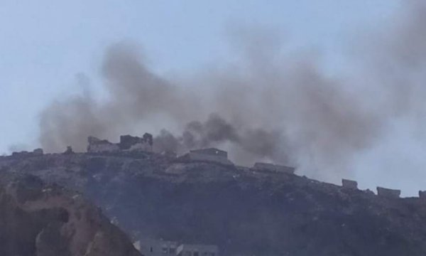 Suudi koalisyonu Aden’de 200 evi ateşe verdi