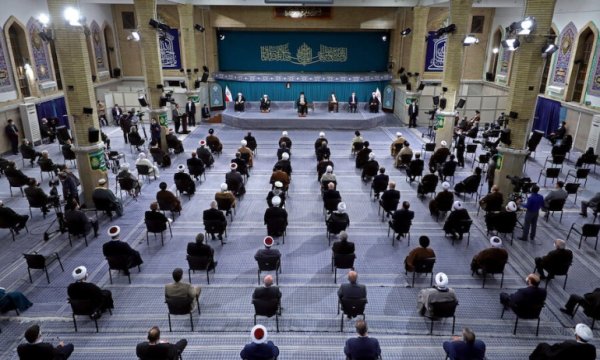 Ayetullah Hamaney Vahdet Konferansı'na katılanlarla bir araya geldi 