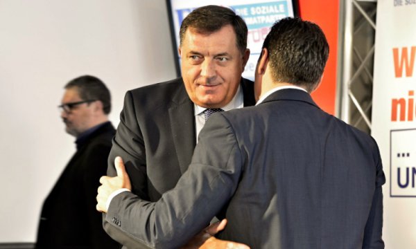 Soykırım suçlusu Karadzic'in rolüne soyunan Dodik kendi sonunu mu hazırlıyor?