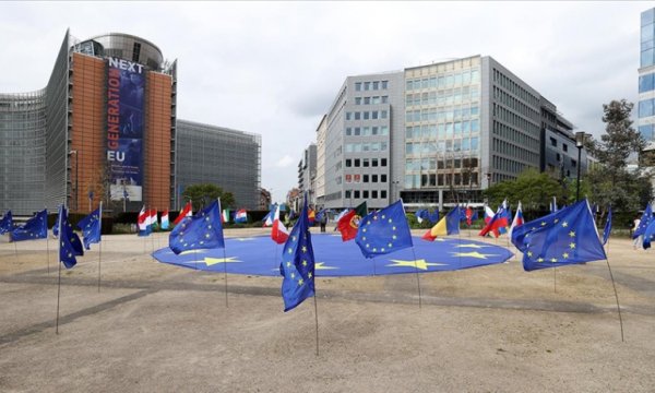 AB, Belarus'a gidecek göçmenleri kaynak ülkelerde durdurmak istiyor
