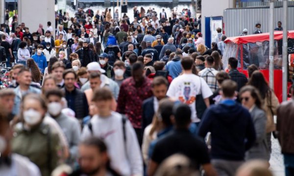Almanya dördüncü dalga ile mücadelenin yollarını arıyor
