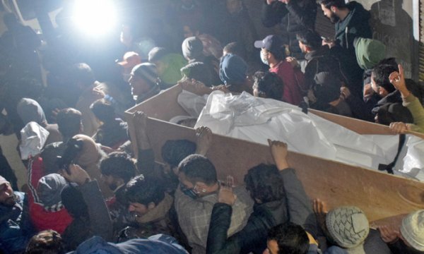 Hint ordusu Keşmir'de sivilleri canlı kalkan olarak kullanıyor