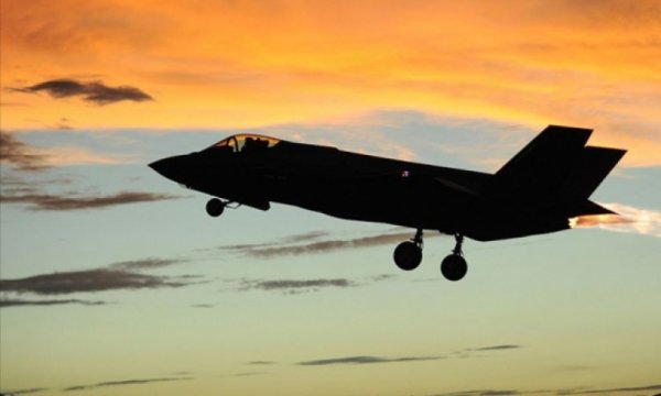 İngiliz F35'i Akdeniz'e çakıldı