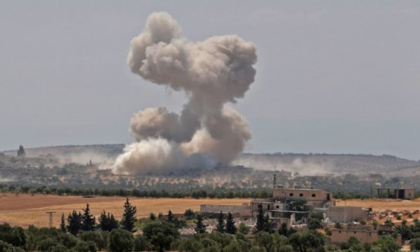 Suriye ordusu Hama'da ÖSO mevzilerini vurdu