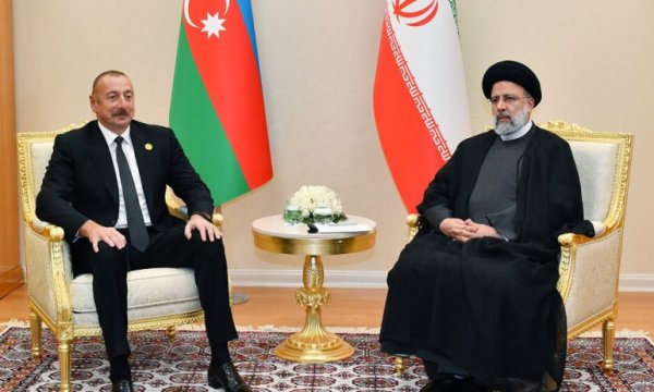 İran Cumhurbaşkanı Reisi, Azeri mevkidaşı Aliyev ile Aşkabat'ta görüştü