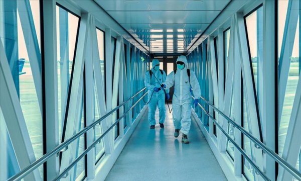 Kovid-19'un Omicron varyantı nedeniyle dünya Afrika ülkelerine kapılarını kapatıyor