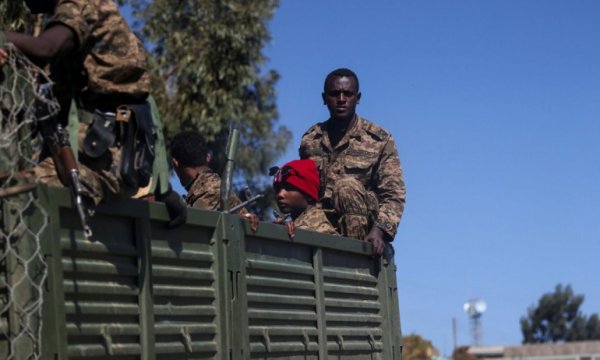 Afrika boynuzu diken üstünde!
