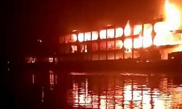 Bangladeş'te feribot yangını: Çok sayıda ölü var!
