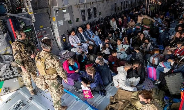 1450 Afgan çocuk ABD'ye götürüldü