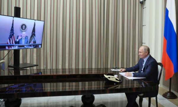 Soğuk rüzgarların estiği dönemde Putin ve Biden görüştü 
