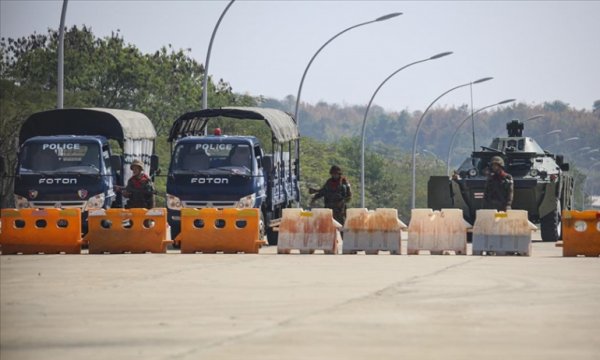 Myanmar'da askeri yönetim Facebook'a erişimi engelledi