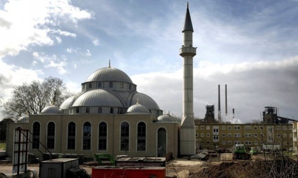 Almanya'da "Devlet Camilere Maddi Destek Sağlasın" çağrısı