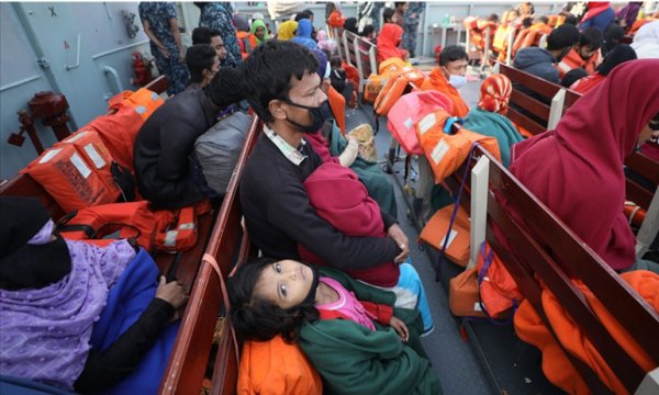 Bangladeş Arakanlı Müslümanları Bhasan Char Adası'na göndermeye devam ediyor