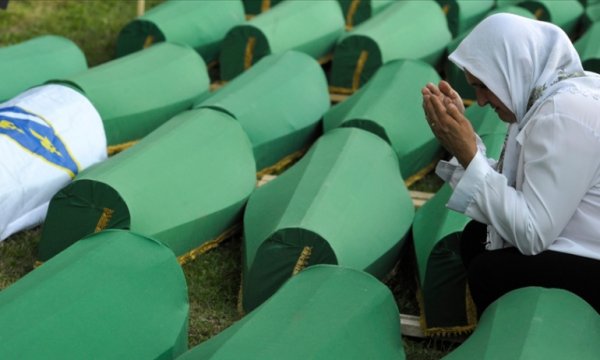 Hollanda hükümetinden Srebrenitsa katliamı sırasında görev yapmış askerlere jest 