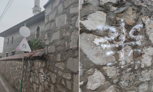 Karadağ'daki iki camiye ırkçı saldırı düzenlendi