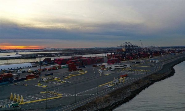 Üç kıtanın ortasındaki Türkiye lojistik açıdan öne çıkıyor