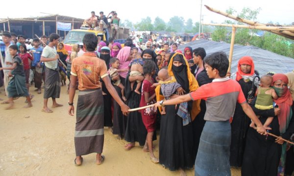 Arakanlı Müslümanlar'ın tartışmalı adaya sevkıyatı sürüyor
