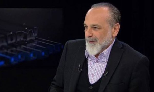 'Beyaz okumuşlar dışarıya her zaman hayrandır, ama İslam zorlarına gider'