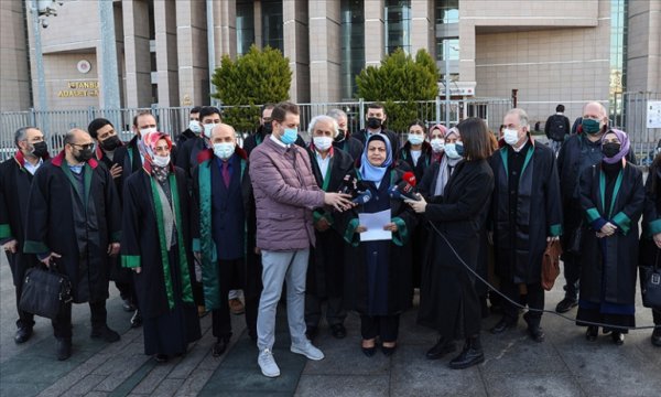 Avukatlardan 28 Şubat'ın yıl dönümü için İstanbul Adliyesi önünde basın açıklaması